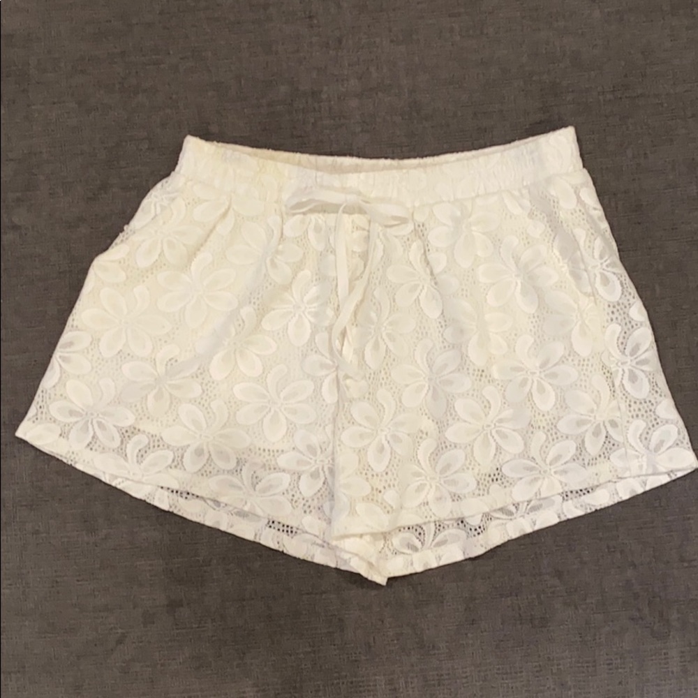 Sophie Rue White lace overlay shorts size M